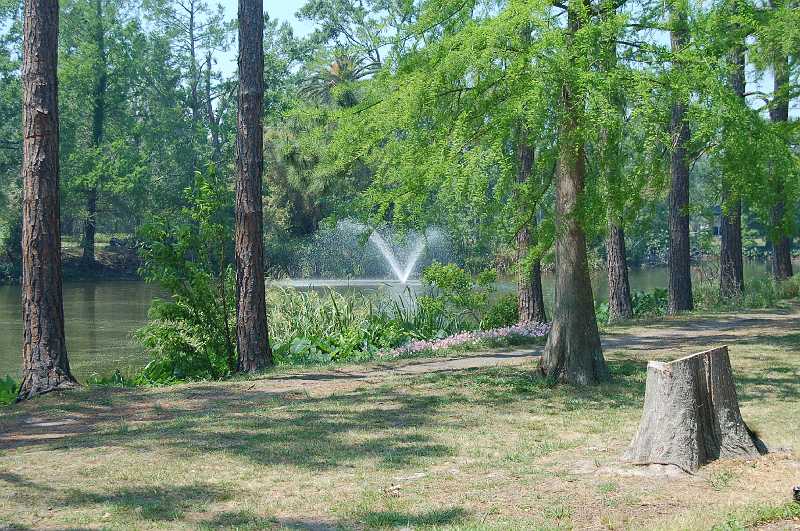 New Orleans 04-08-06 108.JPG - A fountain in Audubon Park.